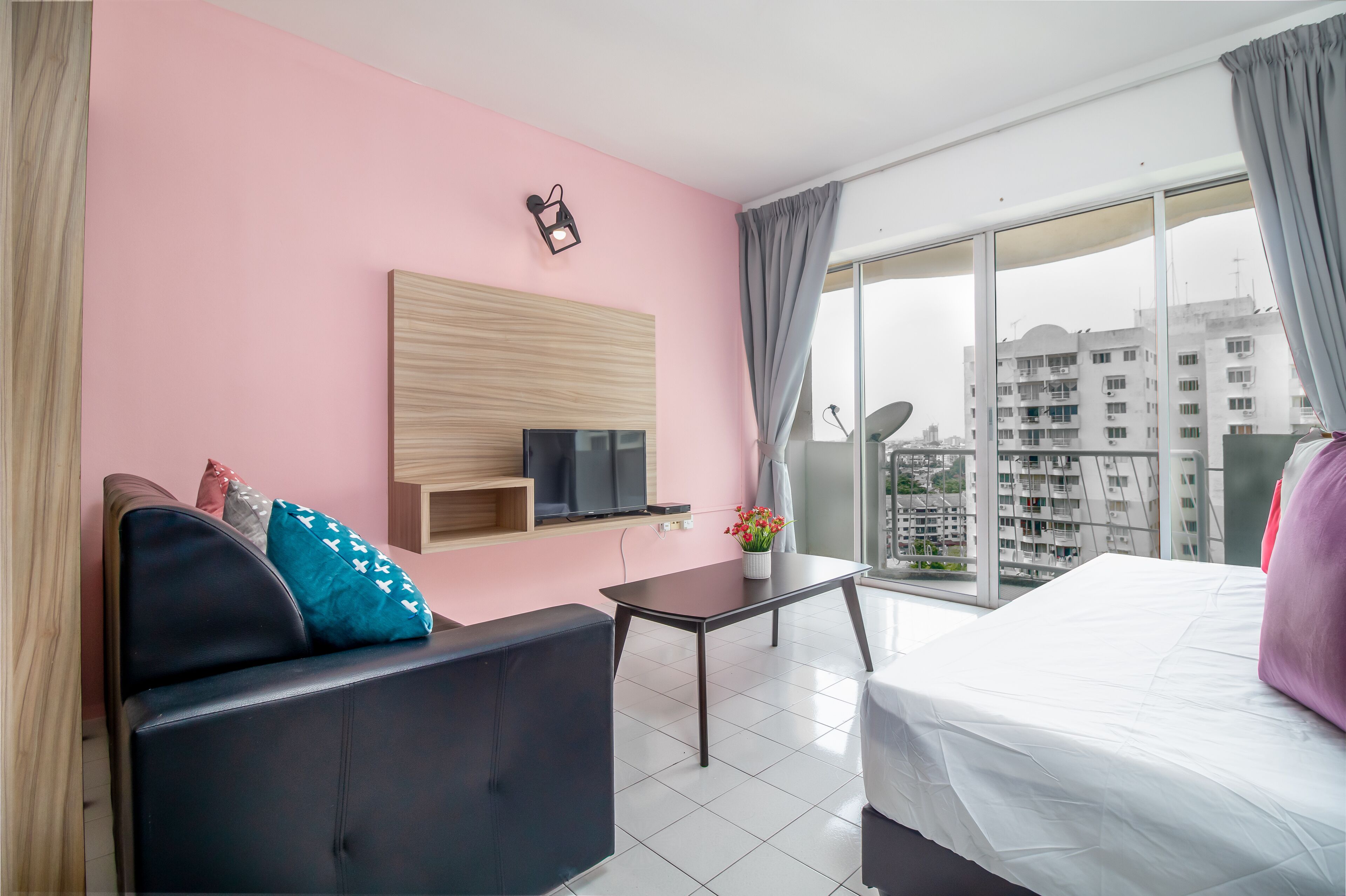 アパートメント 3 ベッドルーム | リビングルーム | 薄型テレビ