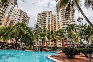 2 outdoor pools - Garden City Straits Melaka Raya IdealHub (Malacca City)