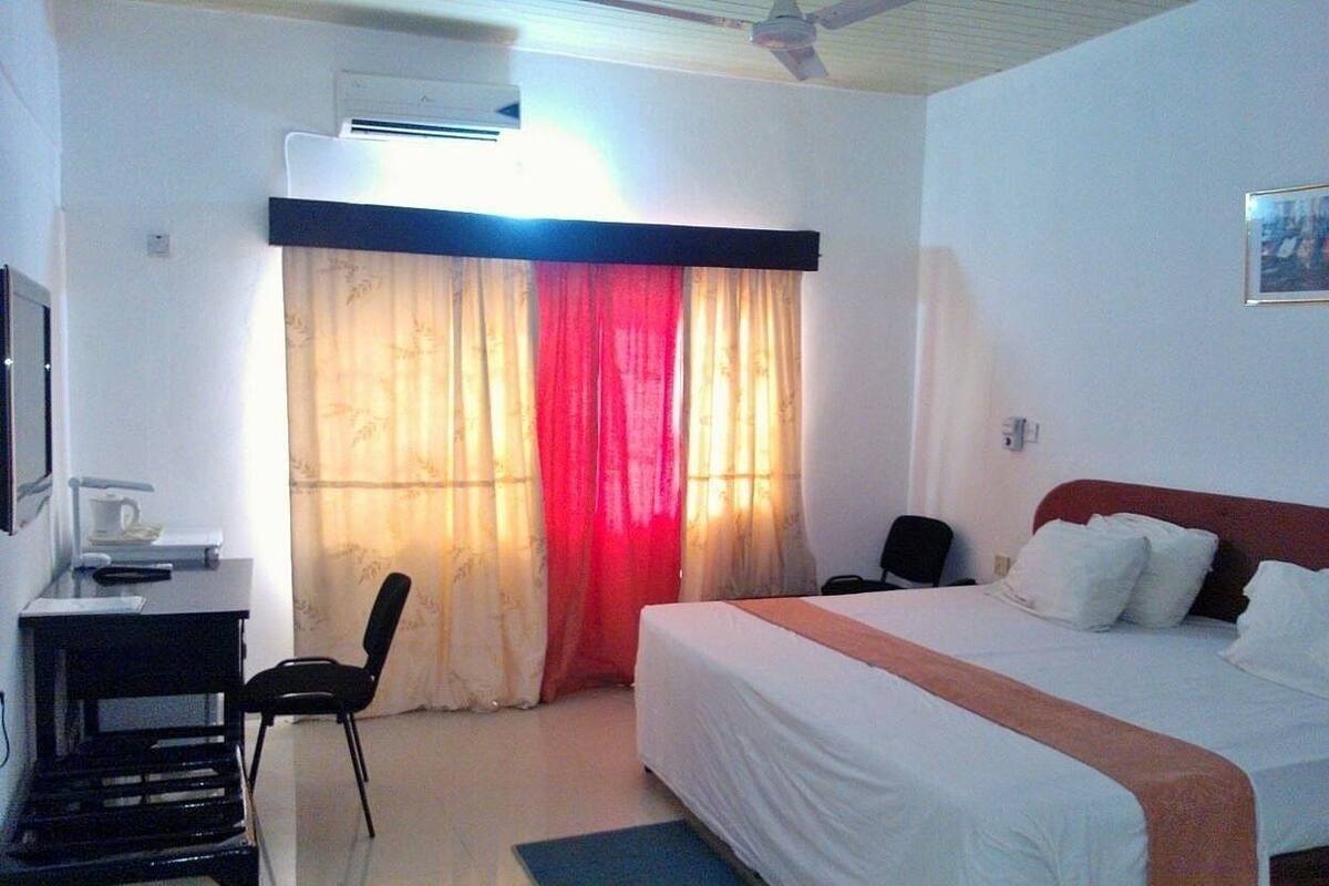 Standard Double Room | Desk, laptop workspace, bed sheets