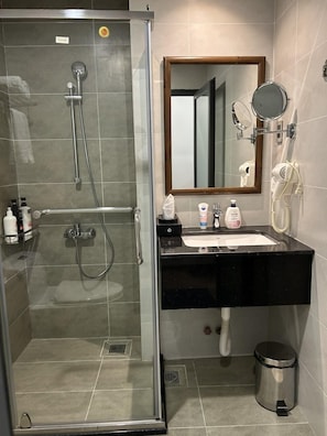 Superior Double Room | Minibar, in-room safe, blackout drapes, soundproofing