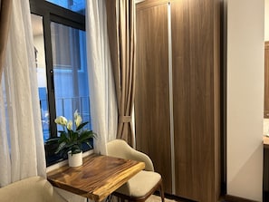 Habitación familiar | Minibar, caja fuerte, cortinas opacas y sistema de insonorización