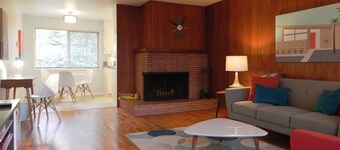 Mid-Century Modern w/ Garage Close to Amenities & 3 Miles to Autzen/UO!