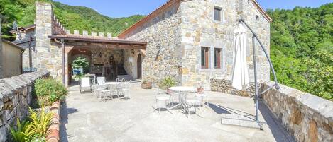 تناول الطعام بالخارج