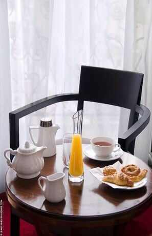 Breakfast meal - Hotel Pavillon Monceau (Paris)