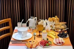 Breakfast meal - Hotel Pavillon Monceau (Paris)