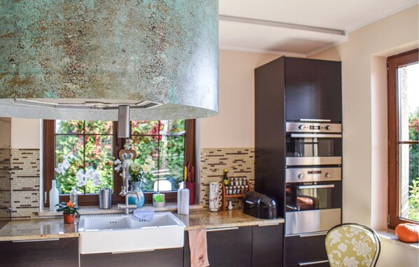 Fridge, stovetop, dishwasher, coffee/tea maker - Lovely home in Mscice with kitchen (Mscice)