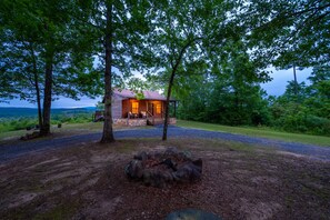 Exterior - The Ossi is a secluded couples cabin with panoramic mountain and sunset views! (Smithville)