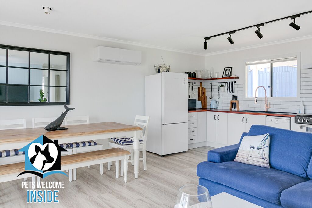 Hamptons Style Beachside Retreat with Brilliant Ocean Views! — image 7