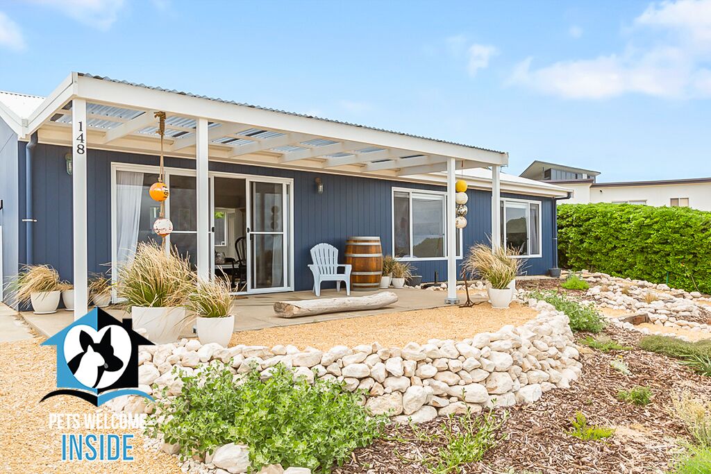 Hamptons Style Beachside Retreat with Brilliant Ocean Views! — image 11
