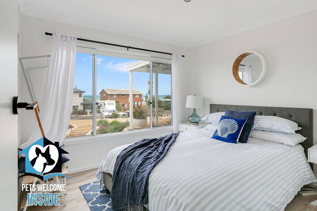 Hamptons Style Beachside Retreat with Brilliant Ocean Views! — image 18