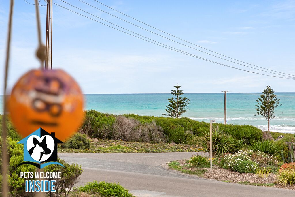 Hamptons Style Beachside Retreat with Brilliant Ocean Views!