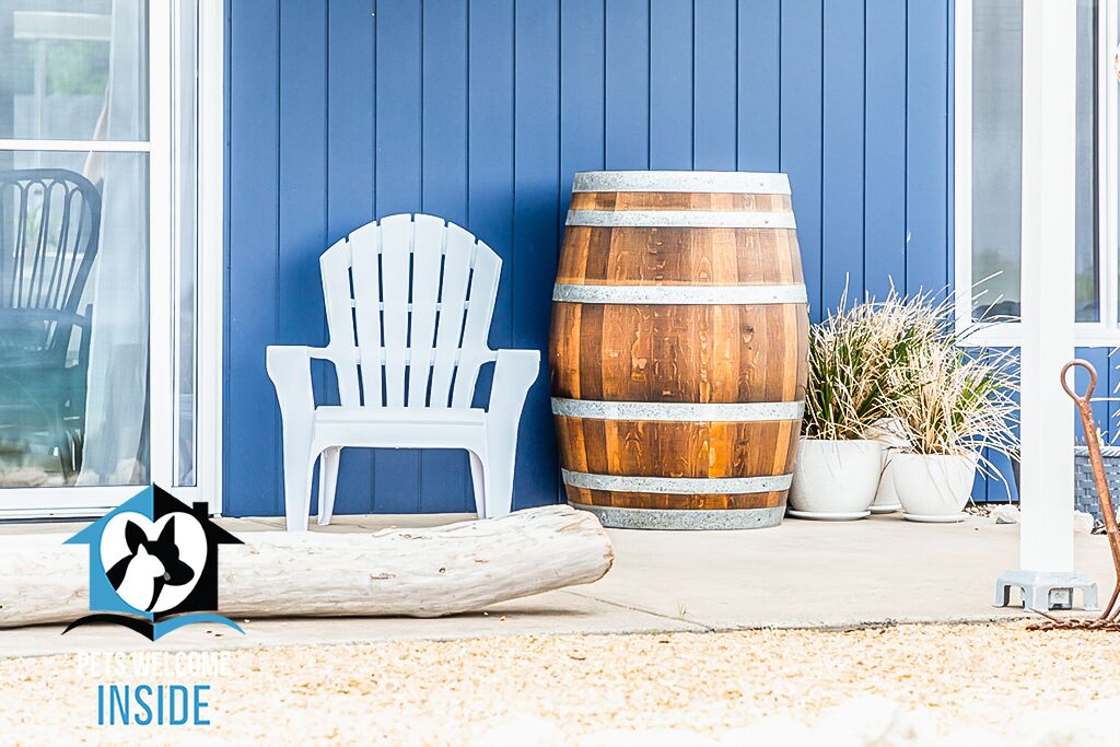 Hamptons Style Beachside Retreat with Brilliant Ocean Views! — image 3