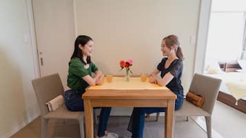 Studiolejlighed (with Sofa Bed) | Spisning på værelset
