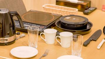 Fridge, microwave, stovetop, electric kettle