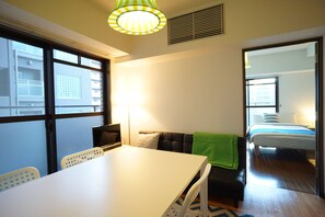 Apartment | Wohnbereich | Flachbildfernseher