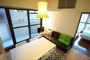 Apartment | Wohnbereich | Flachbildfernseher