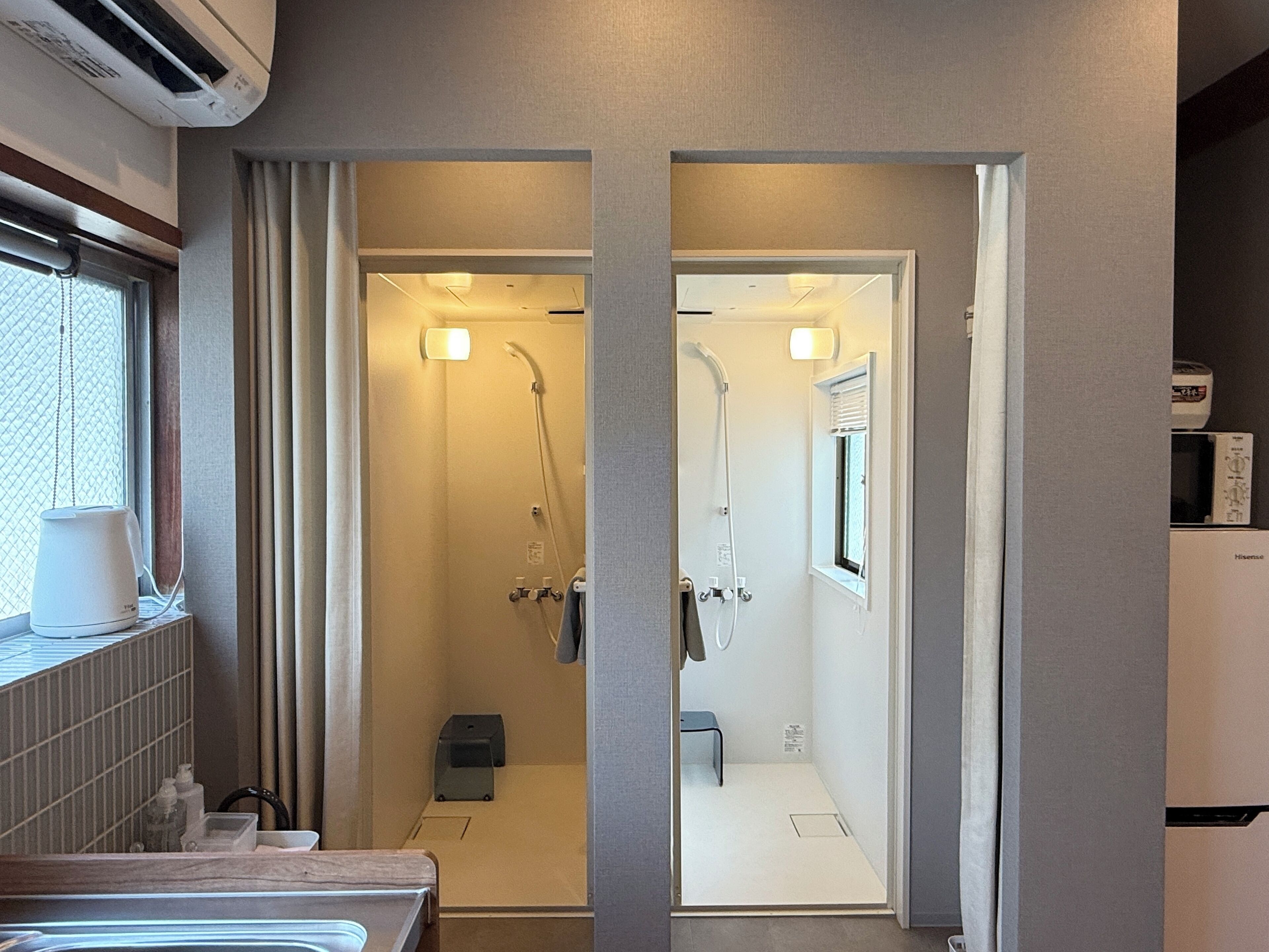 Baignoire et douche séparées, articles de toilette gratuits