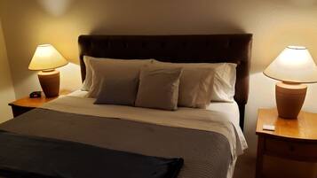 1 bedroom, desk, iron/ironing board, WiFi