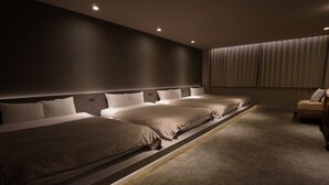 3 bedrooms, memory-foam beds, free WiFi - TABISAI Luxe (Fukuoka)
