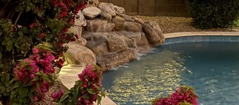 Travelers Paradise - A 5 Star Poolside Resort Getaway