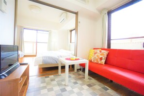 Apartment | Wohnbereich | Flachbildfernseher
