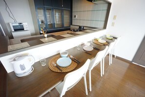 Apartment | Essbereich im Zimmer