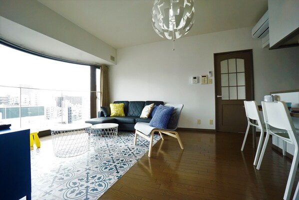 Apartment | Wohnbereich | Flachbildfernseher