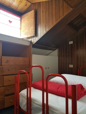 4 chambres, fer et planche Ă repasser, draps fournis