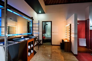 1 bedroom, in-room safe, iron/ironing board, free WiFi