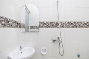Phòng đôi dành cho gia đình | Phòng tắm | Buồng tắm vòi sen, khăn tắm