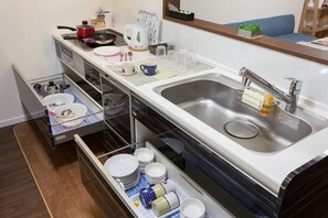独立别墅 (Private Vacation Home) | 私人简易厨房 | 炉灶、电热水壶
