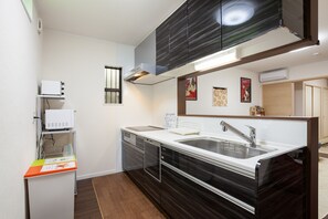 Private kitchenette - Rakucho Hanare (Kyoto)