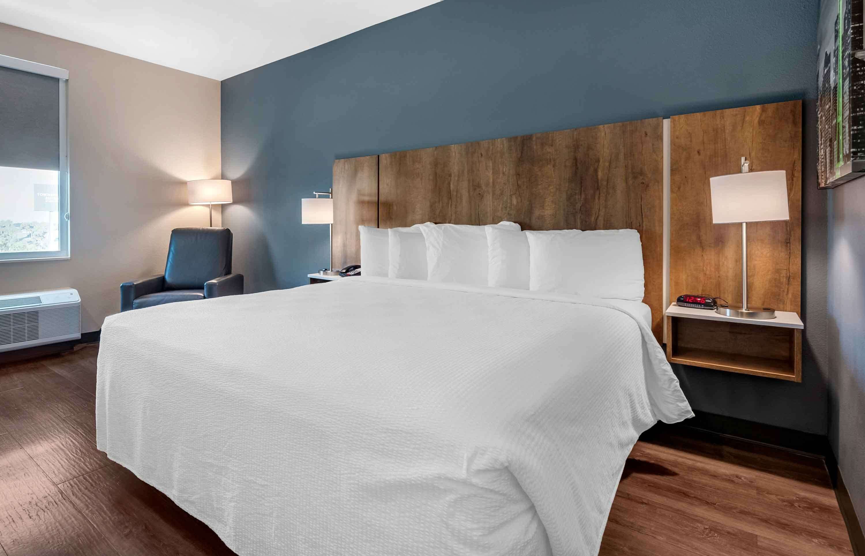 Standard Studio, 1 King Bed, Non Smoking, Refrigerator &amp; Microwave | Premium bedding, desk, laptop workspace, iron/ironing board