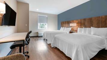 Estúdio standard, 2 camas Queen, para não fumantes, geladeira e micro-ondas | Roupas de cama premium, escrivaninha, espaço de trabalho para notebook