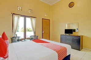 Desk, free WiFi, bed sheets