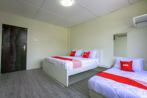 Superior Suite | Free WiFi, bed sheets - OYO 822 Zande Motel Kuala Selangor (Kuala Selangor)
