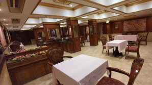 Breakfast, lunch and dinner served - Moon Plaza Hotel (Manama)
