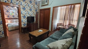 Classic Triple Room | Living area | 32-inch flat-screen TV with satellite channels, TV - Moon Plaza Hotel (Manama)
