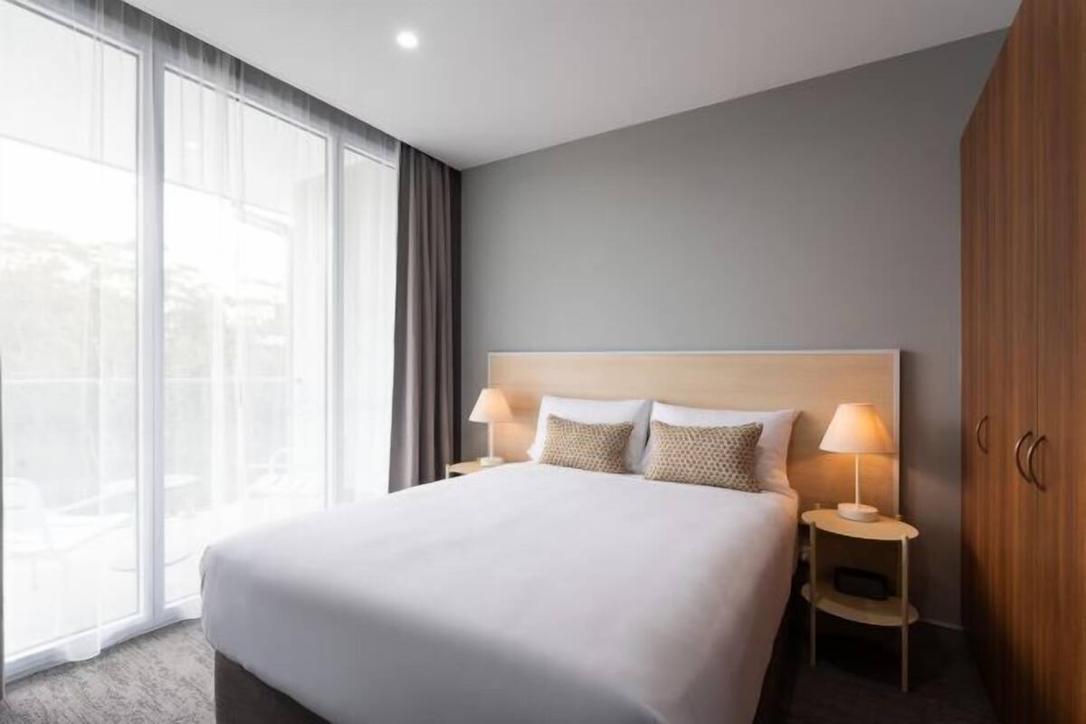 1 bedroom, premium bedding, pillow-top beds, desk