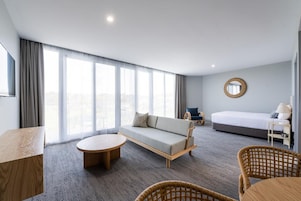 Ropa de cama de alta calidad, colchones con pillow-top y escritorio 