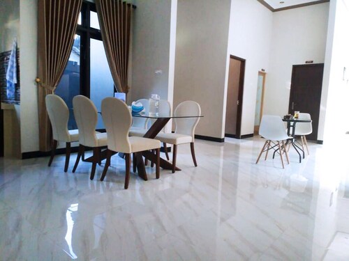 Simply Homy Guest House Purbalingga ( Alun Alun Kota )