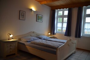 2 chambres, fer et planche à repasser, lit parapluie, Wi-Fi