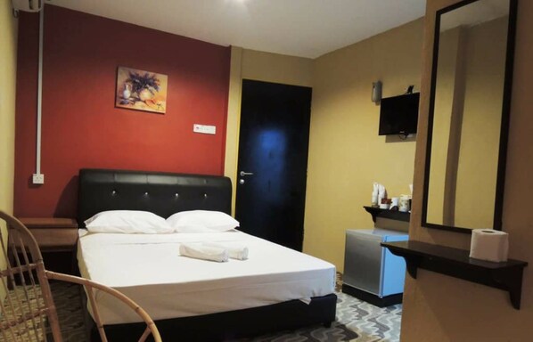 Iron/ironing board, free WiFi, bed sheets