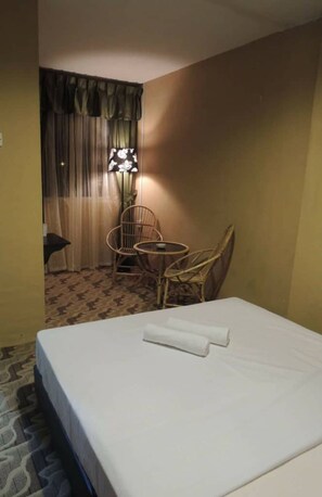 Iron/ironing board, free WiFi, bed sheets