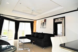Apartment | Living room - Stylish 2 bed Condo Jomtien (Pattaya)