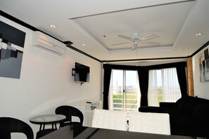 Apartment | Living room - Stylish 2 bed Condo Jomtien (Pattaya)