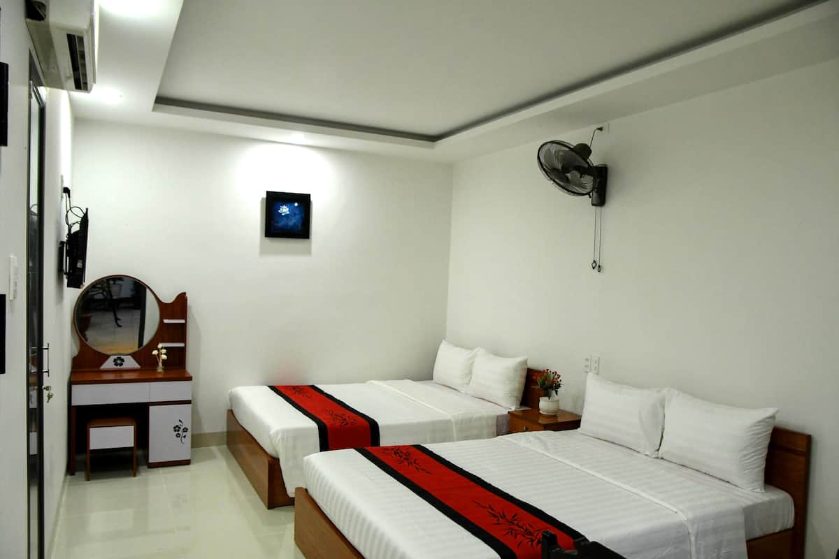Premium bedding, minibar, individually furnished, desk