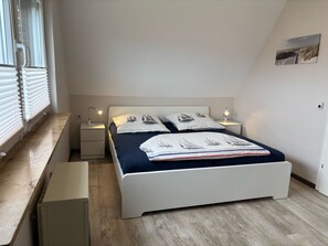 2 chambres, fer et planche à repasser, lit de bébé portatif, Wi-Fi