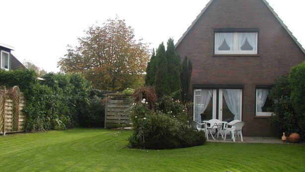 Outdoor dining - House Strandkrabbe, Germany (Wangerland)