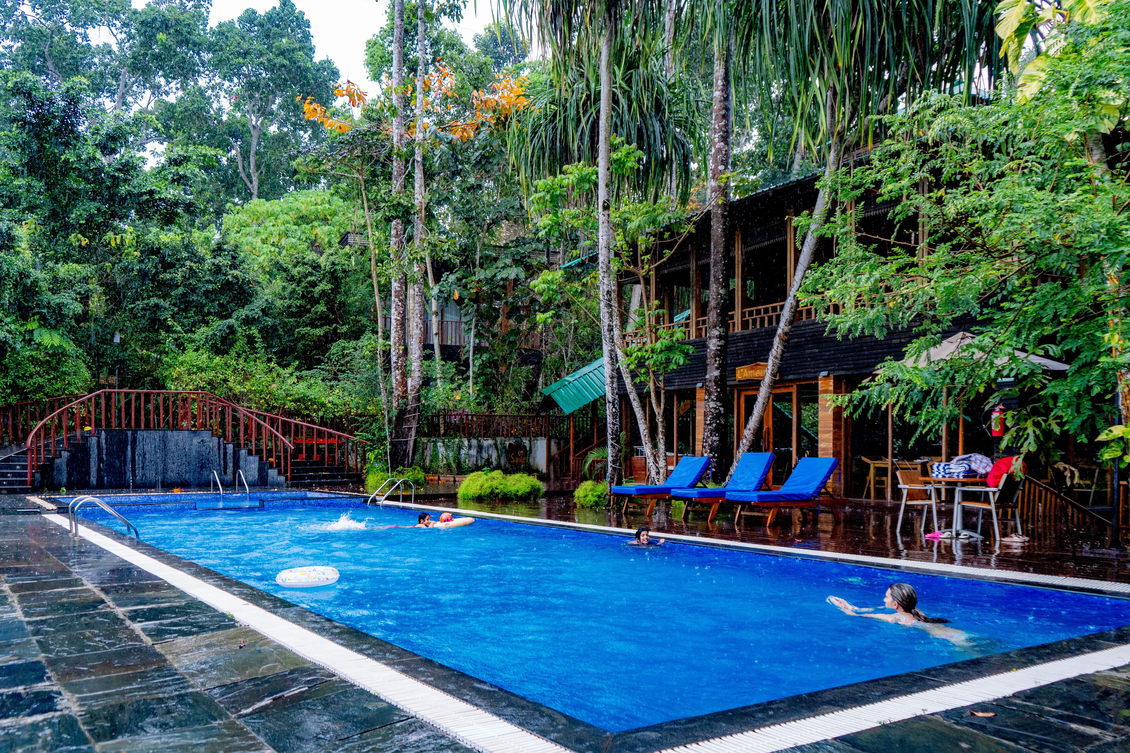 Hồ bơi ngoài trời 